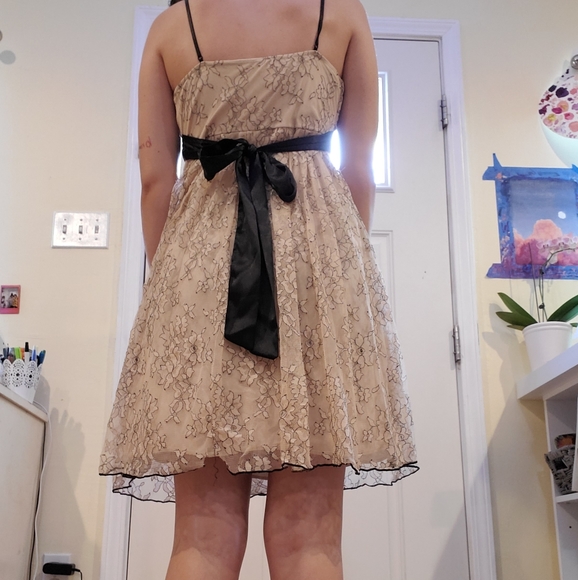 Semi formal floral dress - Picture 2 of 3